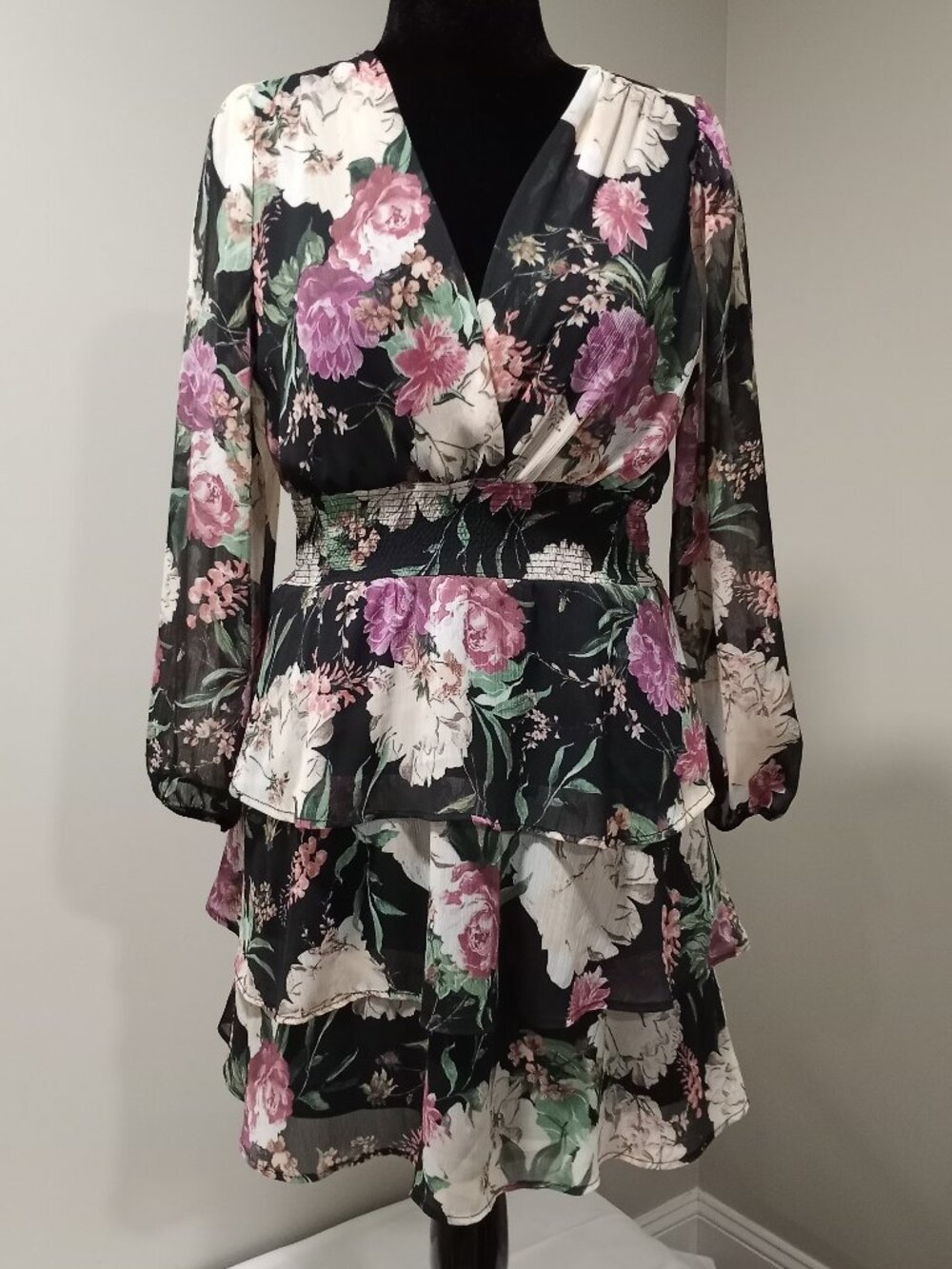 RESERVED WOMEN'S FLORAL LONG SLEEVE WRAP FRONT DRESS SIZE 6